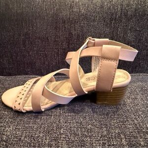 PLACE girls Elegant light pink Strappy Sandals/size 13